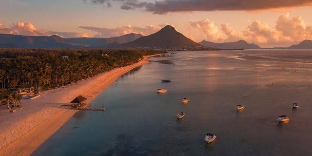 Azure 4 Bedrooms Haven Retreat: Where Tranquility Meets Turquoise Waters, Flic En Flac Mauritius Ngoại thất bức ảnh