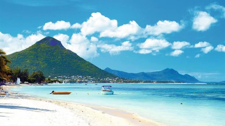 Azure 4 Bedrooms Haven Retreat: Where Tranquility Meets Turquoise Waters, Flic En Flac Mauritius Ngoại thất bức ảnh
